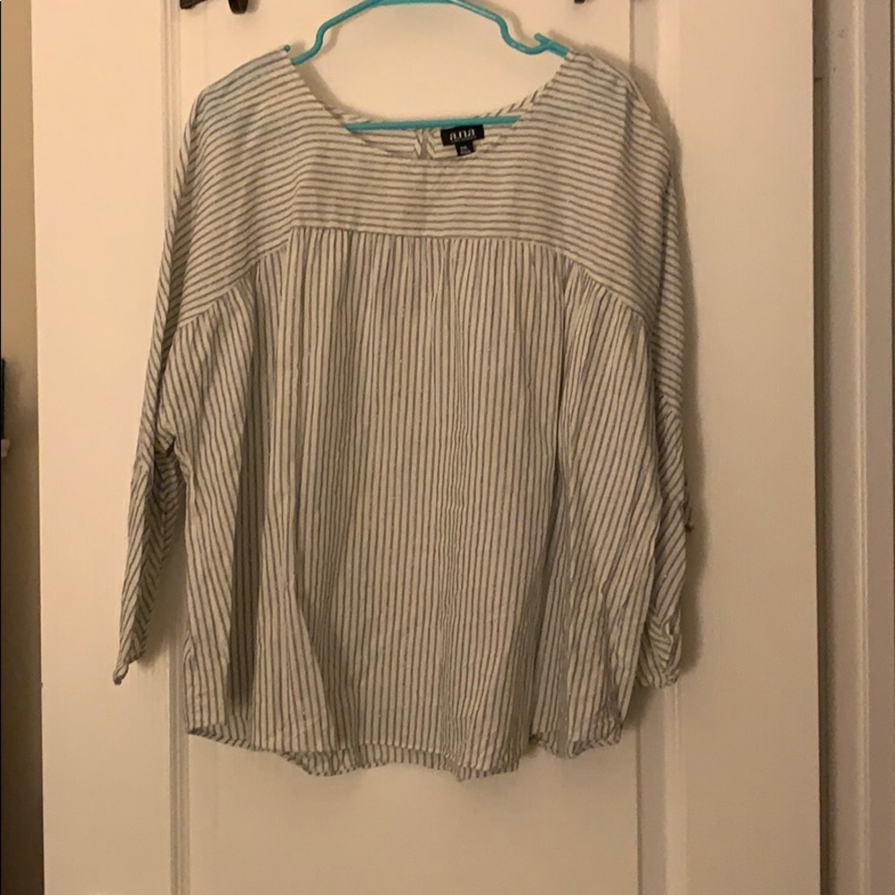 Quarter length sleeved striped blouse